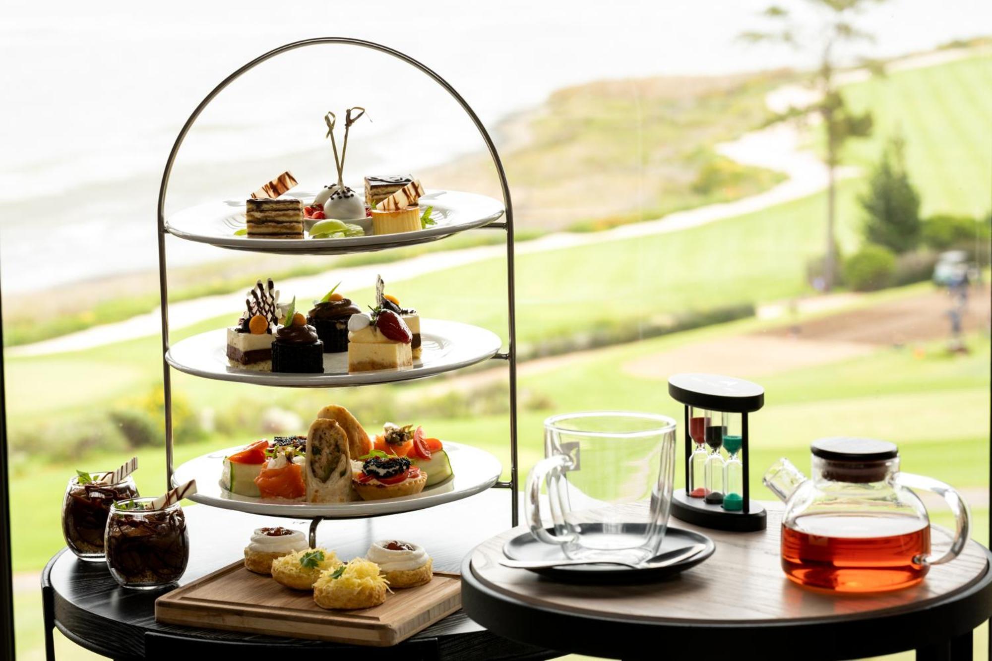 Arabella Hotel, Golf And Spa Hermanus Exteriér fotografie Afternoon tea at the Intercontinental Sanctuary Cove Resort, Queensland, Australia