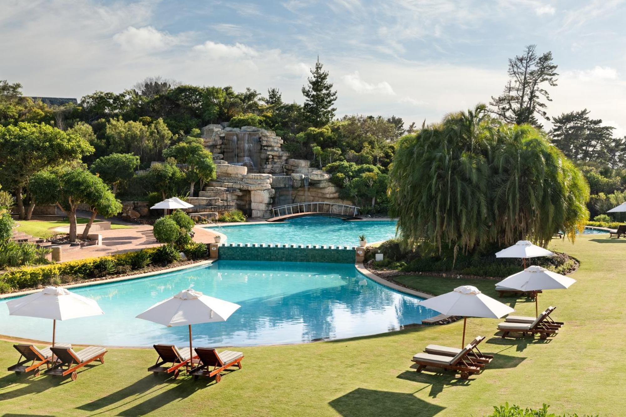 Arabella Hotel, Golf And Spa Hermanus Exteriér fotografie The swimming pool at the InterContinental Sanctuary Cove Resort